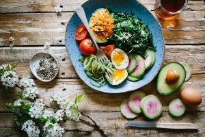Ce sa mananci in alaptare: Ghid complet de nutritie pentru mamele care alapteaza